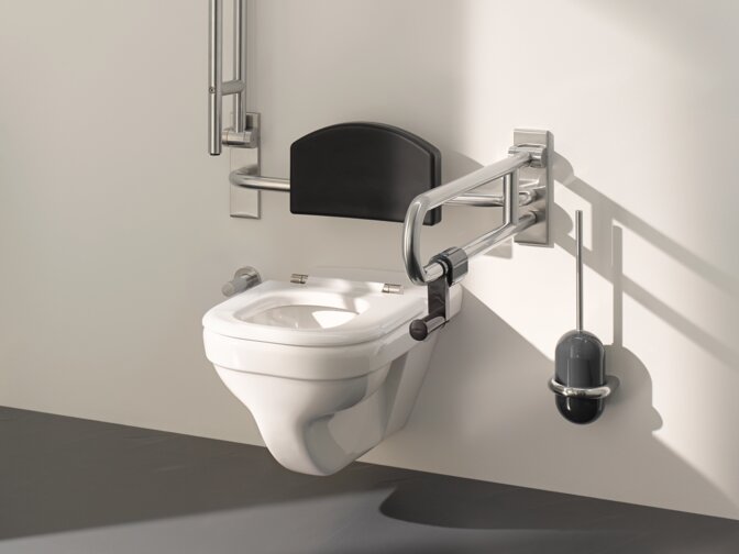 Barrier-free WC in public areas equipped with folding support handles, back support and WC brush